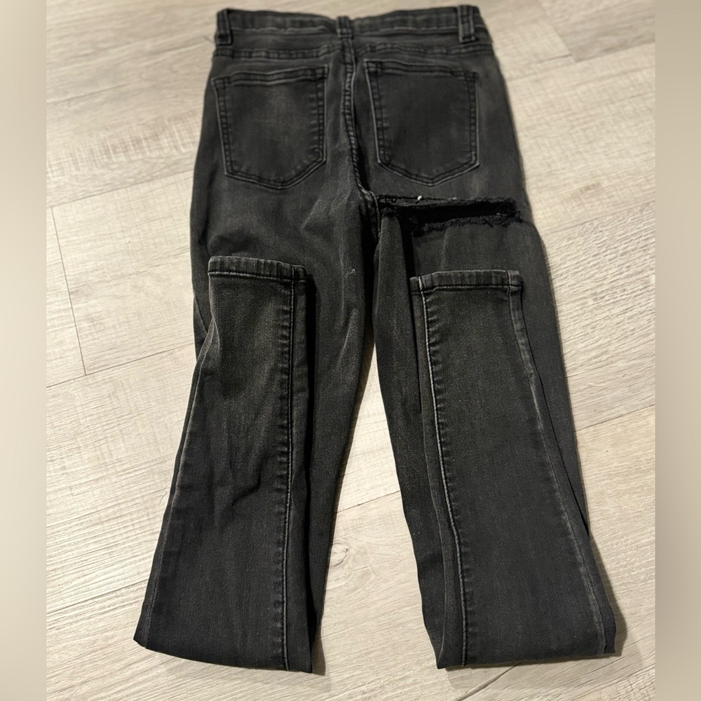 Pretty Little Thing, Black Skinny Jeans, Rip in the back